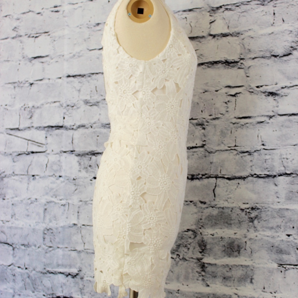 👗HP👗 ASTR stunning white lace dress - Picture 3 of 8